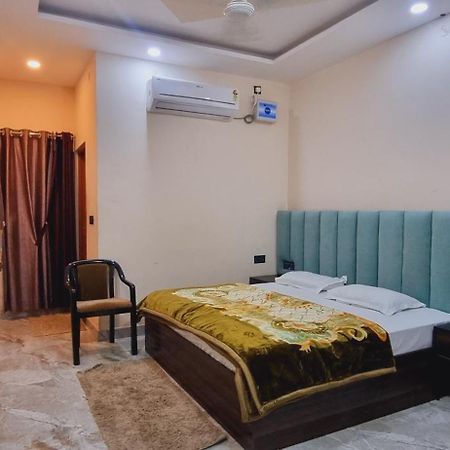 Surya Palace Ayodhya Екстер'єр фото