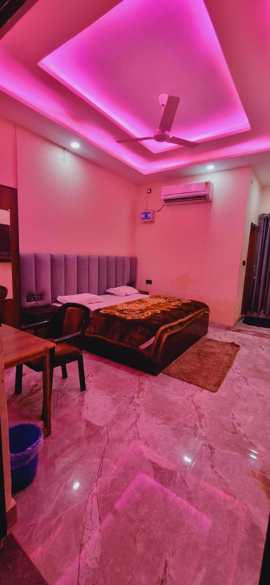 Surya Palace Ayodhya Екстер'єр фото